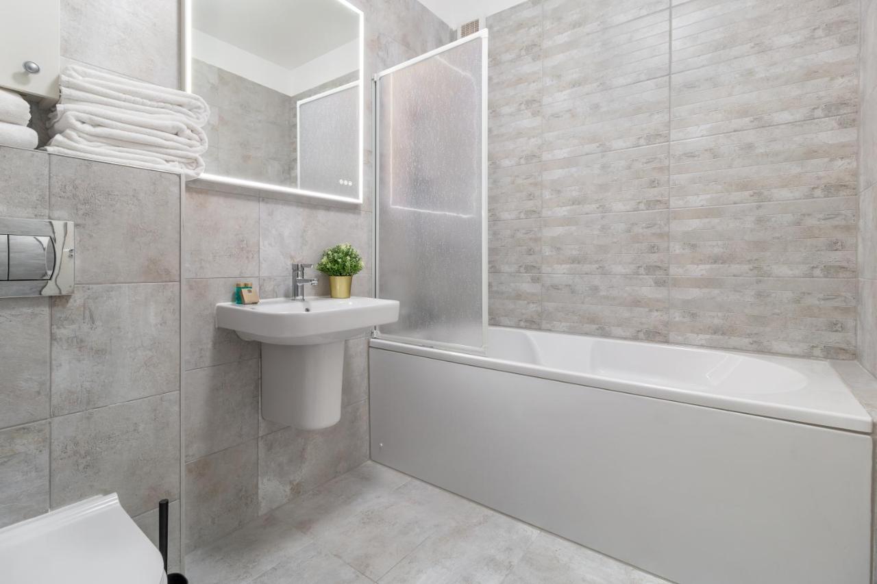 Vancouver Flat Oradea Exterior photo